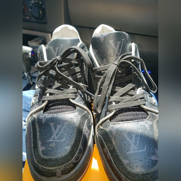 Pre-Loved LV Trainer Sneaker - Picture 6 of 8